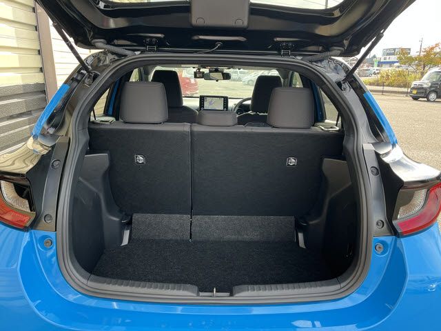 TOYOTA YARIS HYBRID 2021