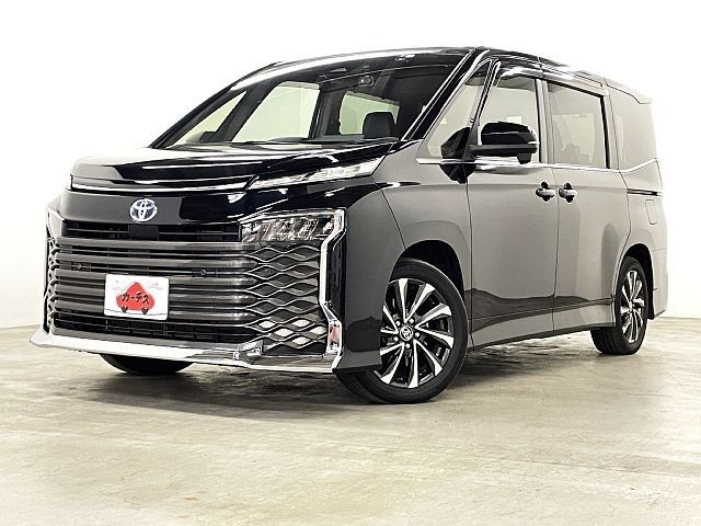 TOYOTA VOXY HYBRID 2023