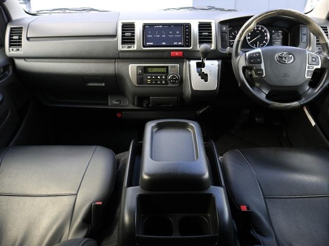 TOYOTA HIACE van 4WD 2022