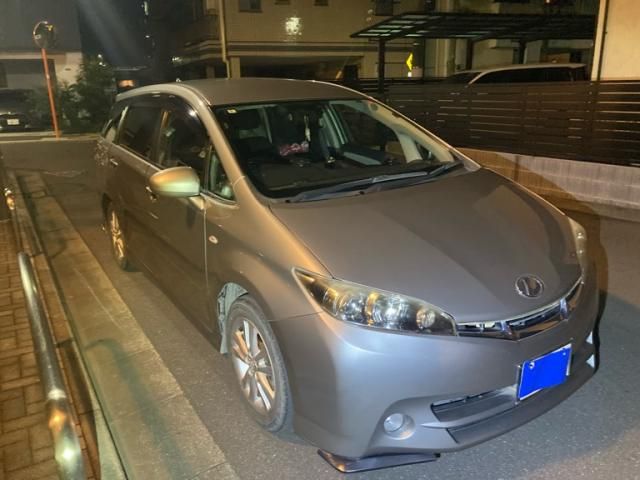 TOYOTA WISH 2010
