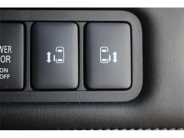 MITSUBISHI DELICA D:5 4WD 2023