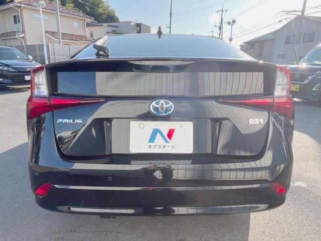 TOYOTA PRIUS 2019