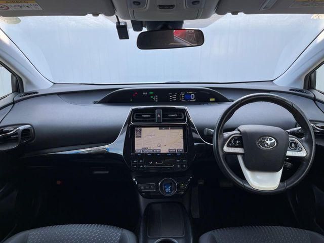 TOYOTA PRIUS 2017