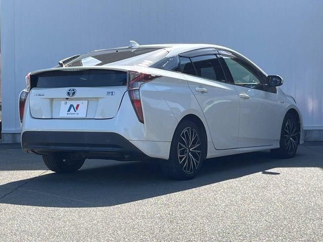 TOYOTA PRIUS 2017