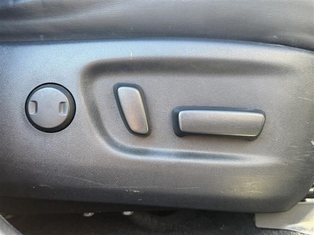 TOYOTA HARRIER 2WD 2017