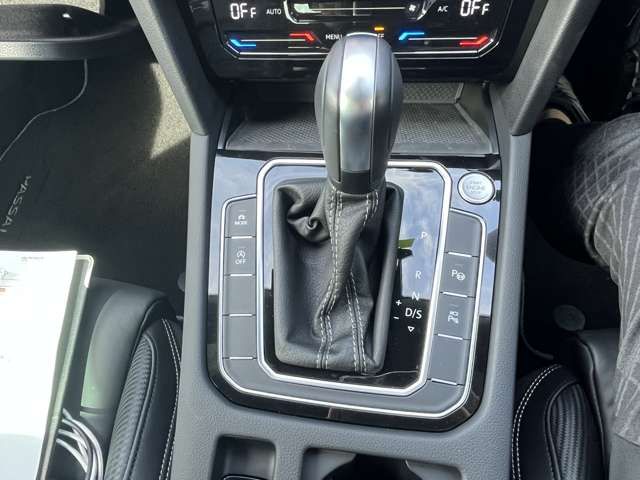 VOLKSWAGEN VOLKSWAGEN PASSAT VARIANT 2024