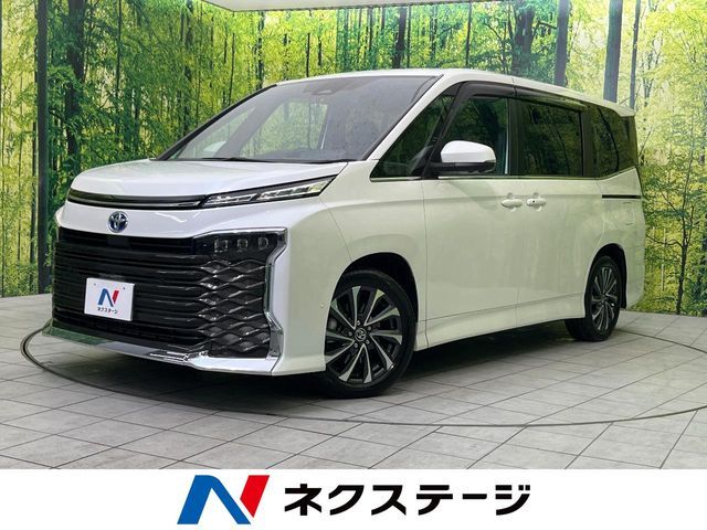 TOYOTA VOXY HYBRID 2024