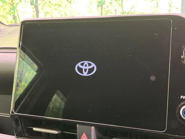 TOYOTA VOXY HYBRID 2024