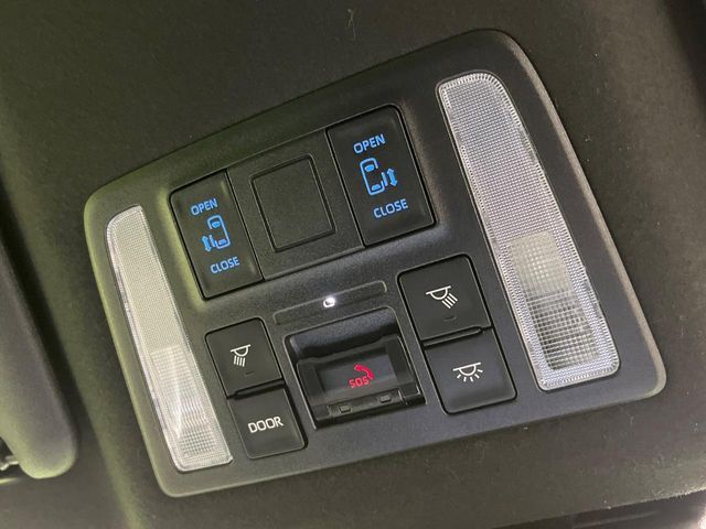 TOYOTA VOXY HYBRID 2024