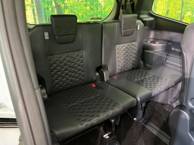 TOYOTA VOXY HYBRID 2024