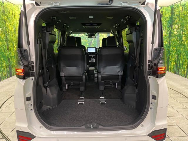 TOYOTA VOXY HYBRID 2024