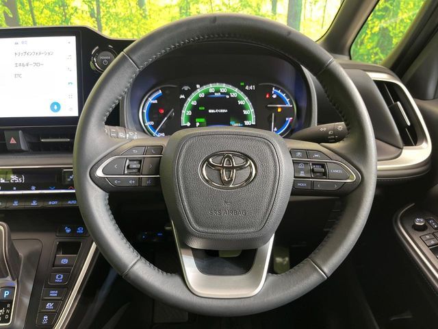 TOYOTA VOXY HYBRID 2024