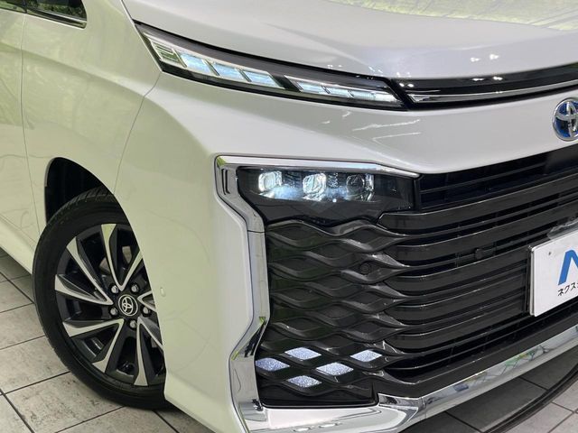 TOYOTA VOXY HYBRID 2024