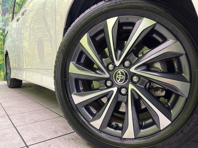 TOYOTA VOXY HYBRID 2024