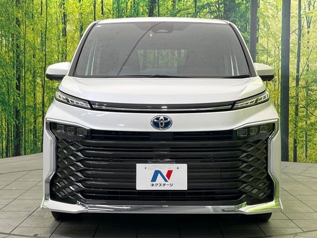 TOYOTA VOXY HYBRID 2024