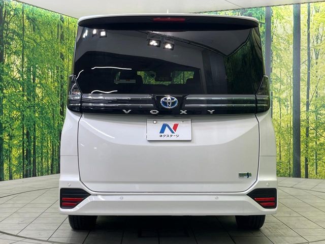 TOYOTA VOXY HYBRID 2024