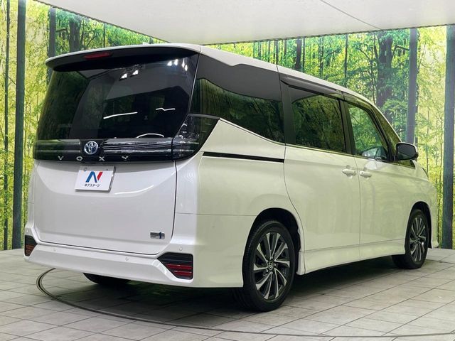 TOYOTA VOXY HYBRID 2024