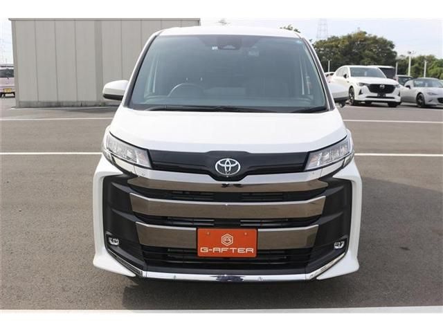 TOYOTA NOAH 2022