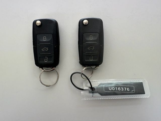 VOLKSWAGEN VOLKSWAGEN GOLF 2005