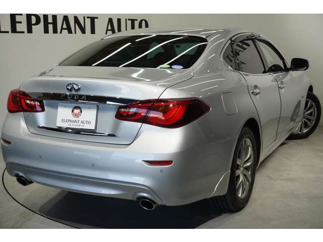 NISSAN FUGA HYBRID 2016