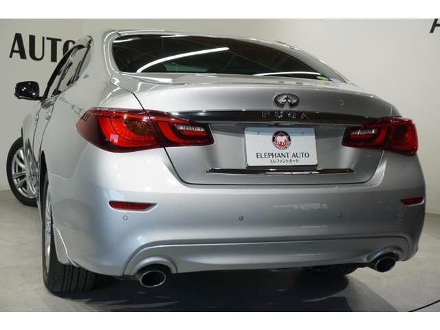 NISSAN FUGA HYBRID 2016