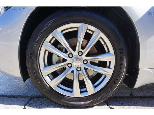 NISSAN FUGA HYBRID 2016