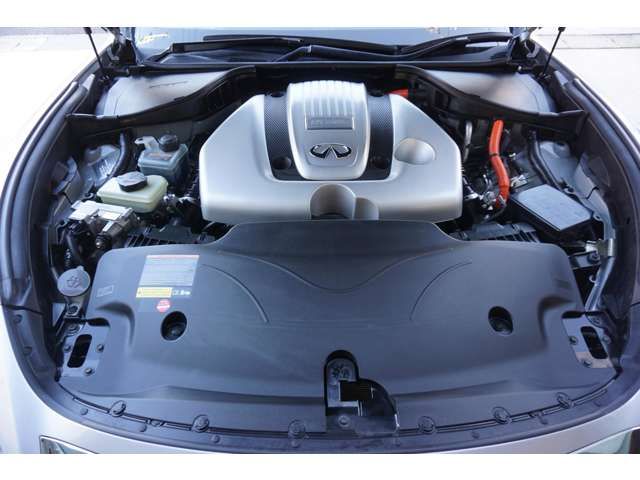 NISSAN FUGA HYBRID 2016