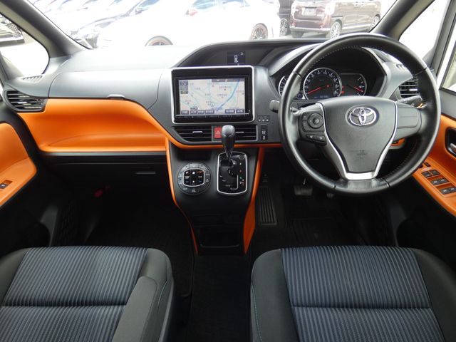 TOYOTA VOXY 2015