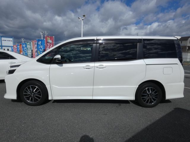 TOYOTA VOXY 2015