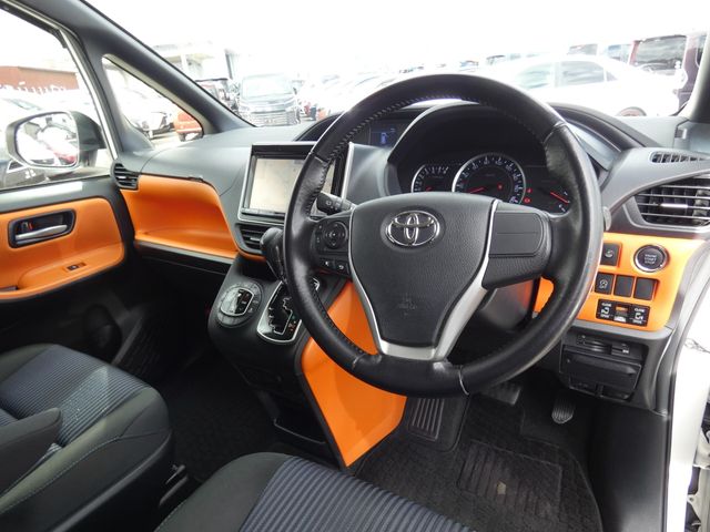 TOYOTA VOXY 2015