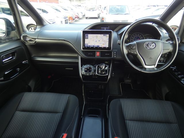 TOYOTA VOXY HYBRID 2018