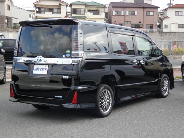 TOYOTA VOXY HYBRID 2018