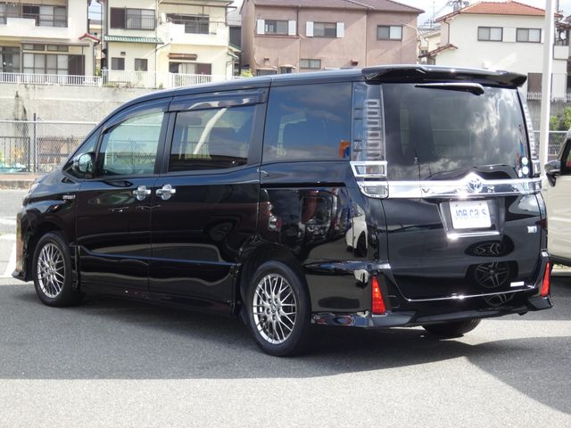 TOYOTA VOXY HYBRID 2018