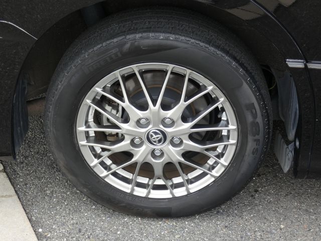 TOYOTA VOXY HYBRID 2018