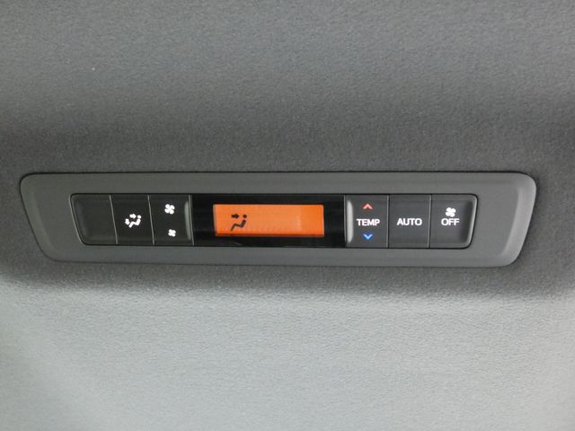 TOYOTA VOXY HYBRID 2018