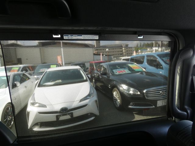 TOYOTA VOXY HYBRID 2018