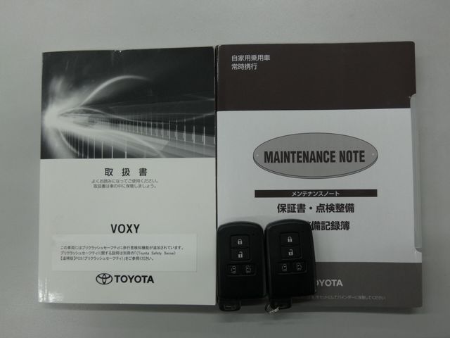 TOYOTA VOXY HYBRID 2018