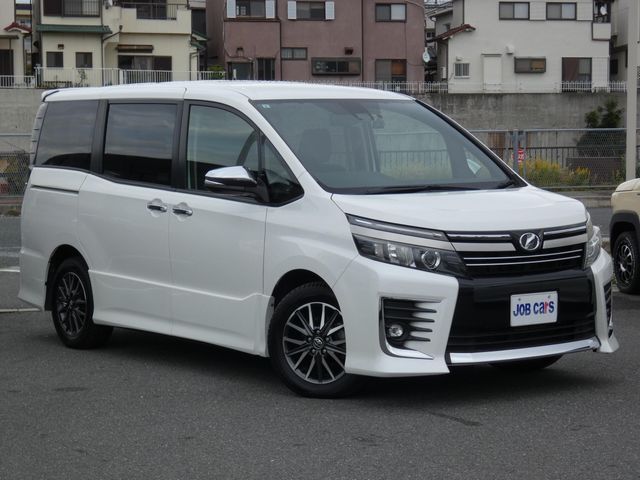 TOYOTA VOXY 2017