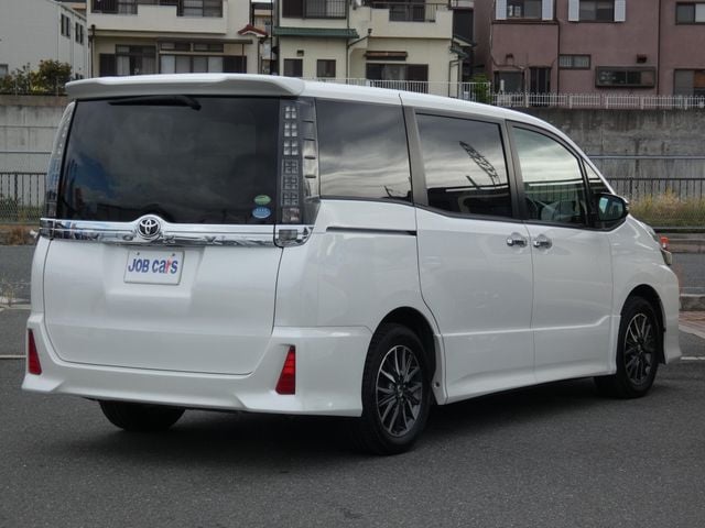 TOYOTA VOXY 2017