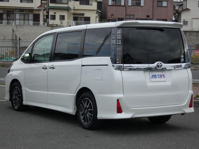 TOYOTA VOXY 2017