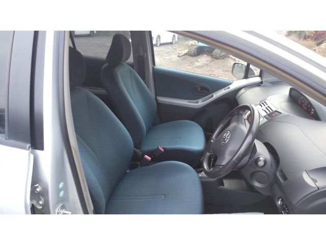 TOYOTA VITZ 2005