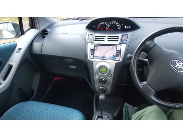 TOYOTA VITZ 2005