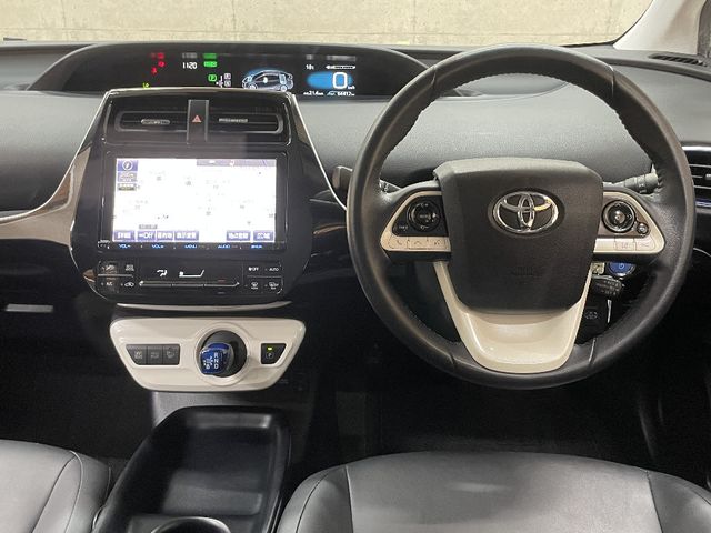 TOYOTA PRIUS 2017