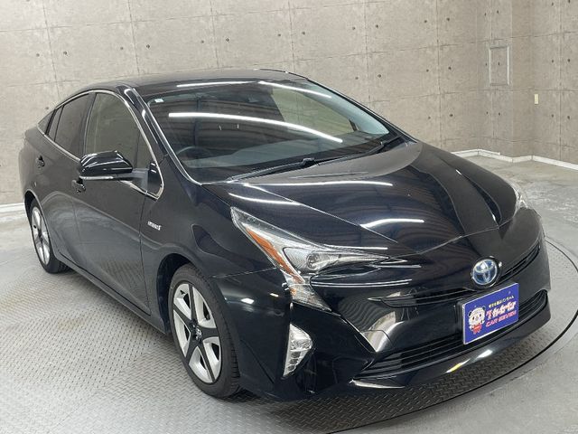 TOYOTA PRIUS 2017