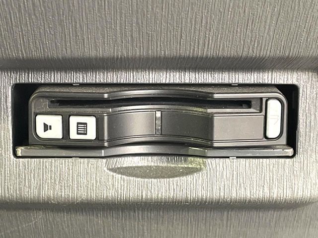 TOYOTA PRIUS Alpha 2012