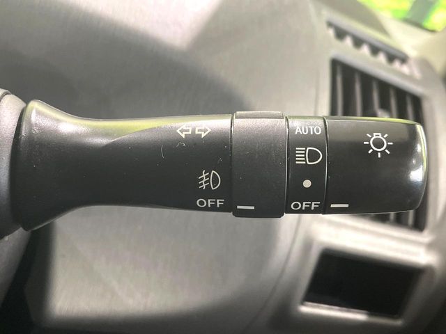 TOYOTA PRIUS Alpha 2012