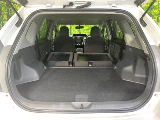 TOYOTA PRIUS Alpha 2012