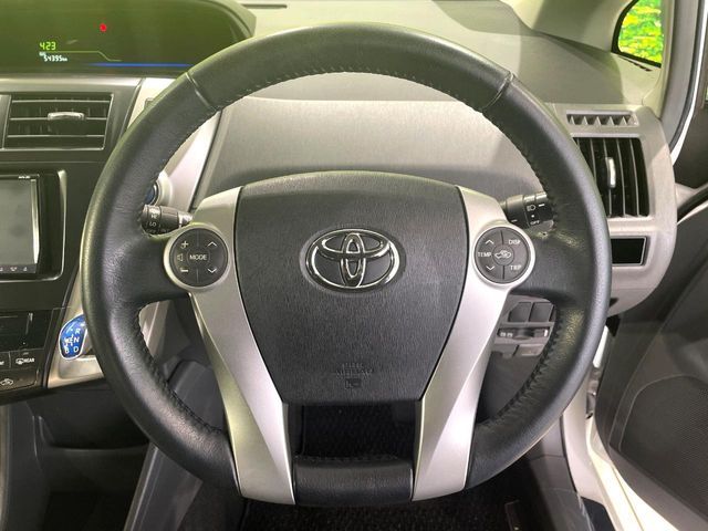 TOYOTA PRIUS Alpha 2012