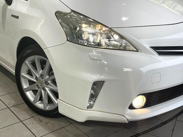 TOYOTA PRIUS Alpha 2012