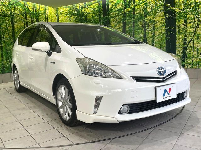 TOYOTA PRIUS Alpha 2012